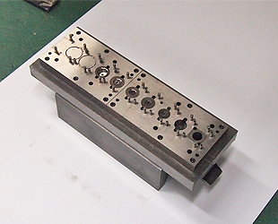 �����i��^ ���^����